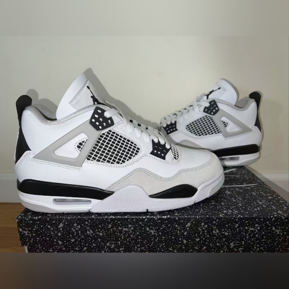 New - Air Jordan 4 Retro Military Black - Picture 4 of 5